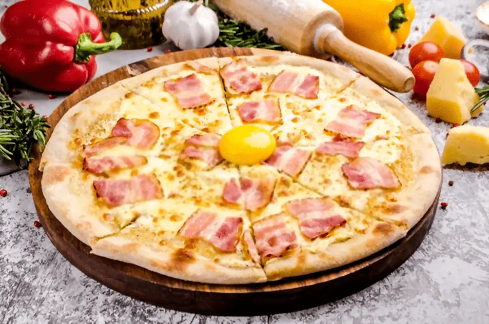 Pizza Carbonara Italiana ¡Casera y con Huevo!