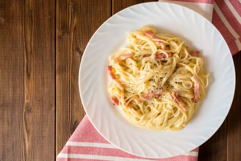 Espaguetis a la carbonara receta italiana