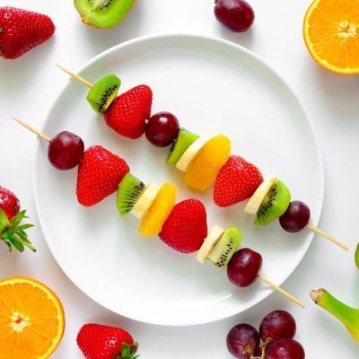 Pinchos de frutas
