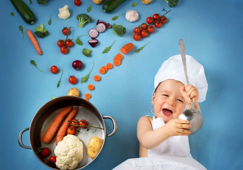 ¿Qué aporta el caldo de verduras a bebés y niños pequeños?