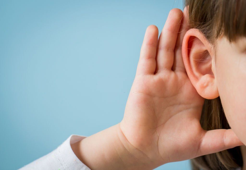 Cómo saber si mi hijo oye bien