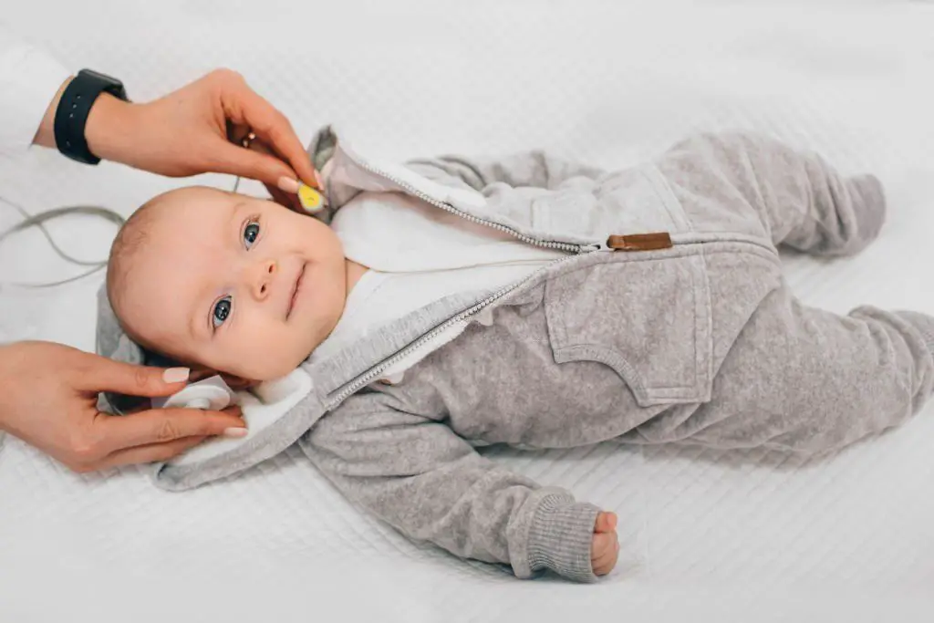 Prueba de audición a recién nacidos
