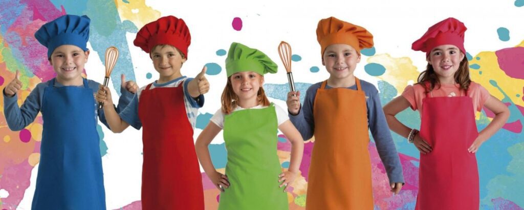 Vestuario indispensable en la cocina para niños